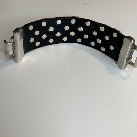 UNOde50 No Taint genuine calf hair cuff bracelet - Picture 7 of 8